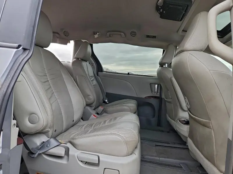 2012 TOYOTA SIENNA XLE  