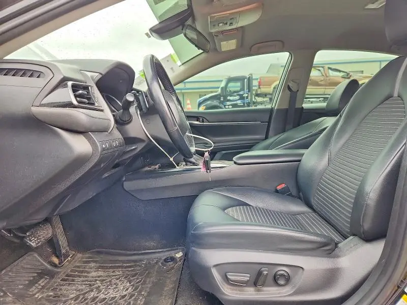 2019 TOYOTA CAMRY SE  