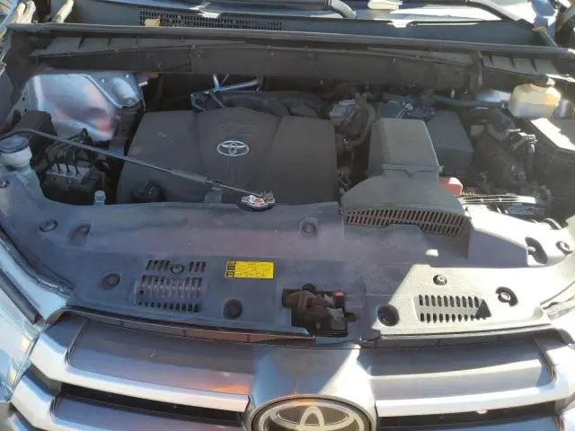 2018 TOYOTA HIGHLANDER SE  