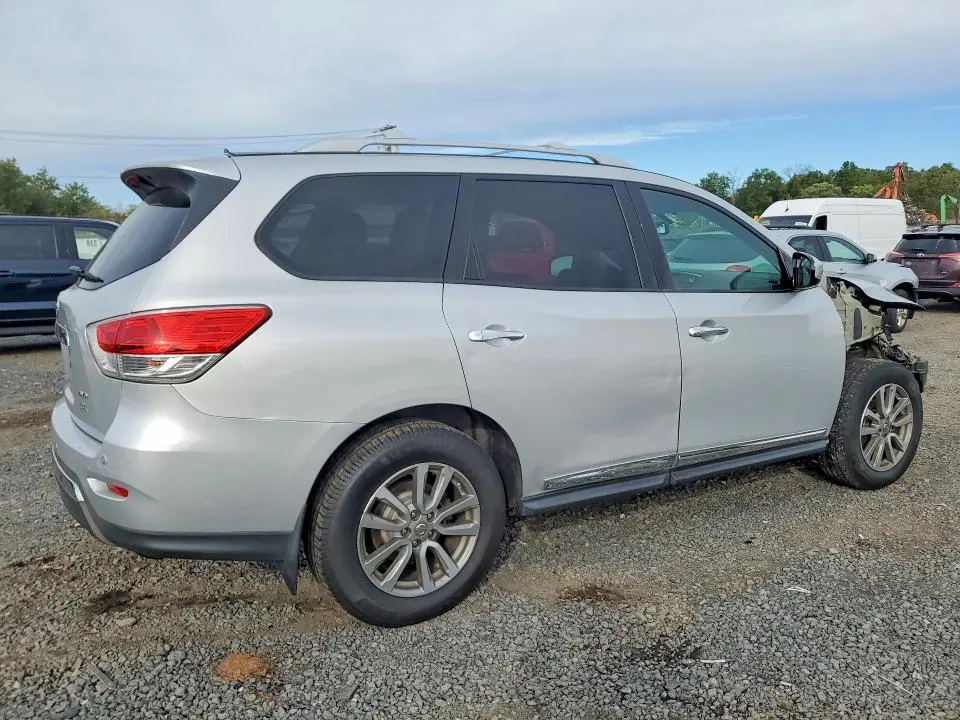 2016 NISSAN PATHFINDER SL  