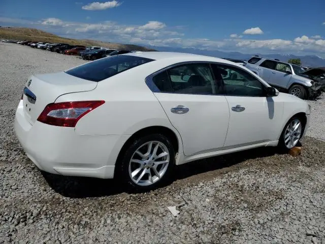 2011 NISSAN MAXIMA S  