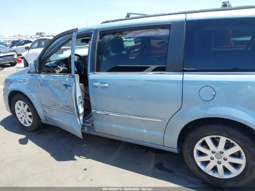 2013 CHRYSLER TOWN & COUNTRY TOURING