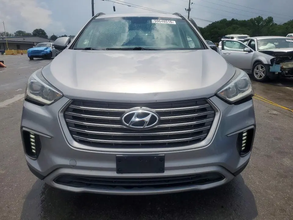 2018 HYUNDAI SANTA FE SE  