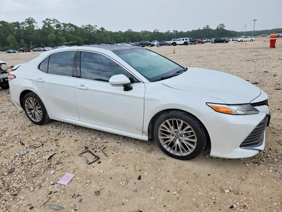 2018 TOYOTA CAMRY XLE  