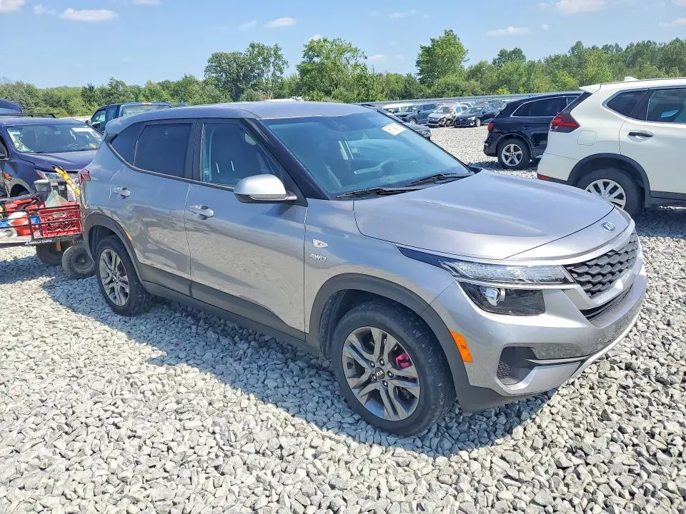 2021 KIA SELTOS LX  