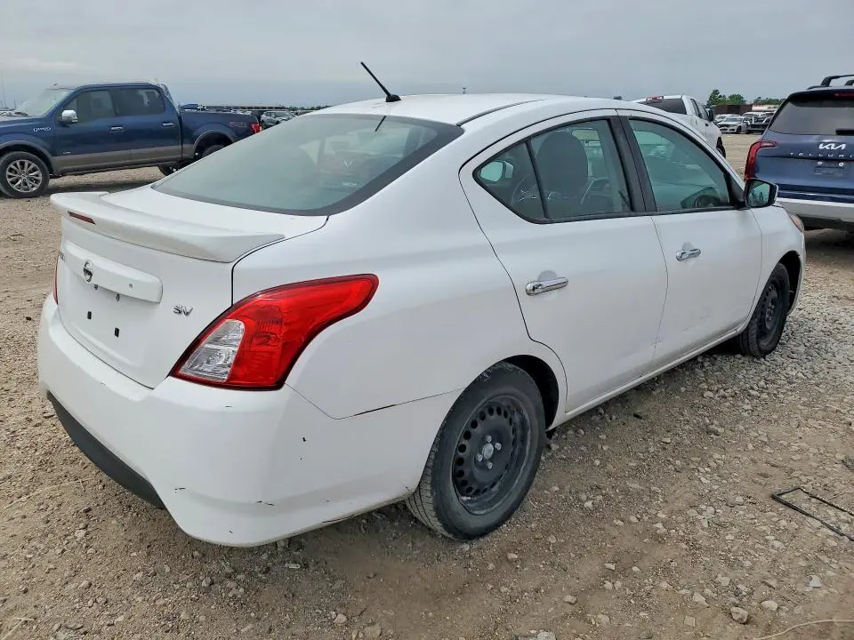 2019 NISSAN VERSA SV  