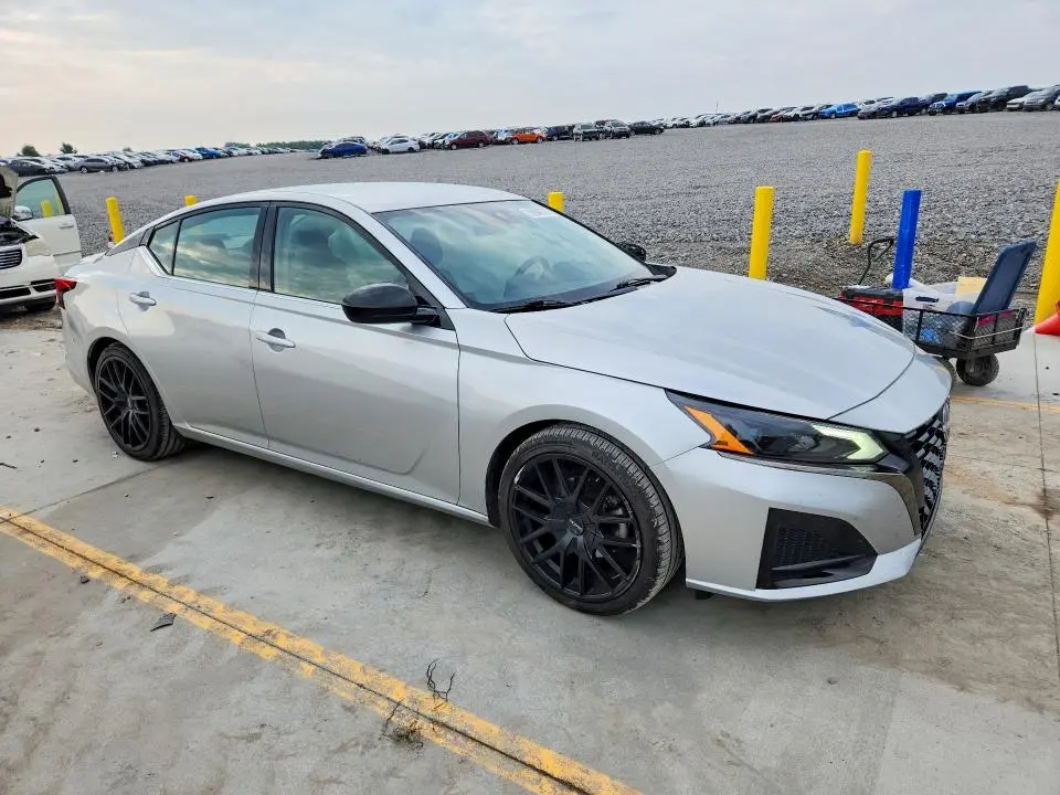 2024 NISSAN ALTIMA SR  