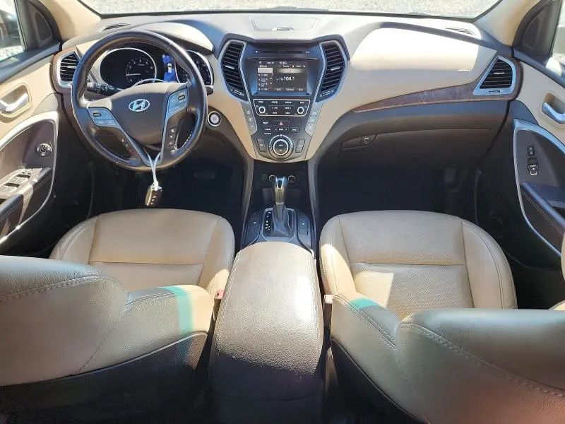 2017 HYUNDAI SANTA FE SE  