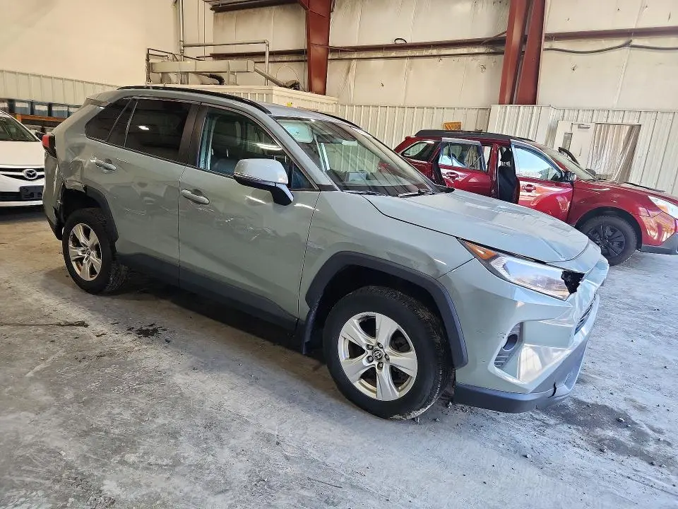 2021 TOYOTA RAV4 XLE  