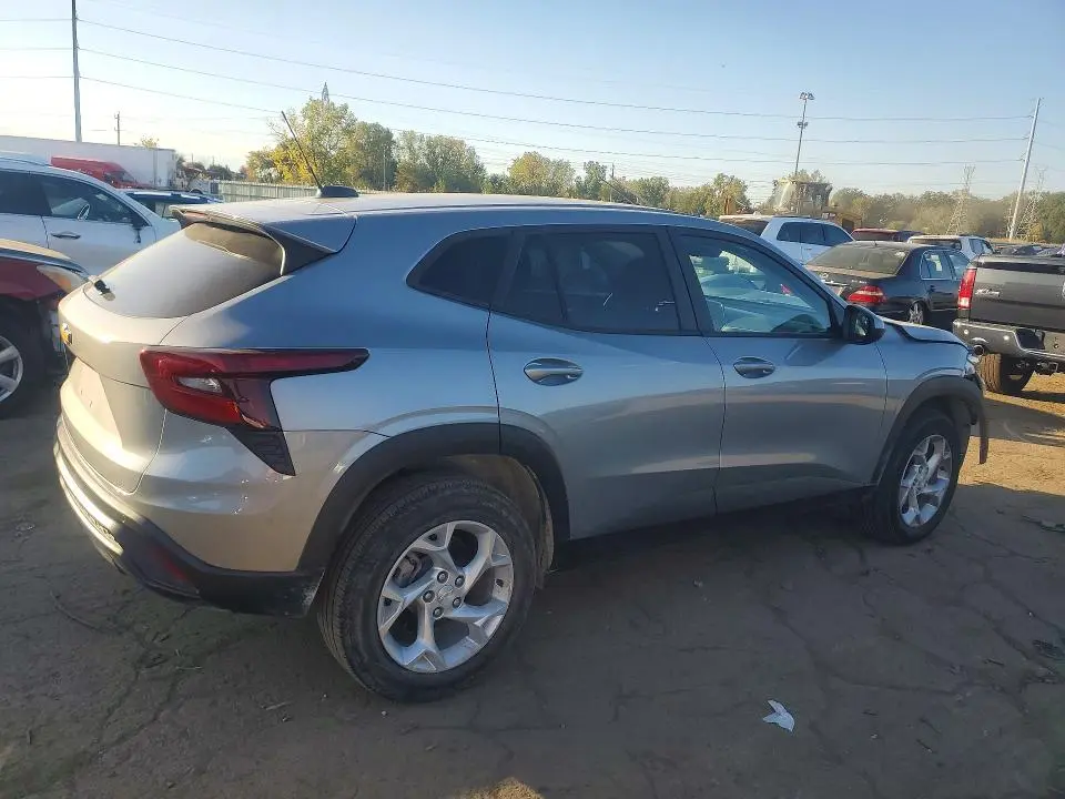 2025 CHEVROLET TRAX LS  