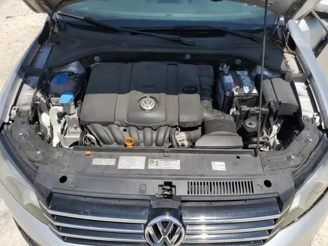 2013 VOLKSWAGEN PASSAT SE  