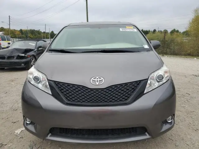 2017 TOYOTA SIENNA XLE  