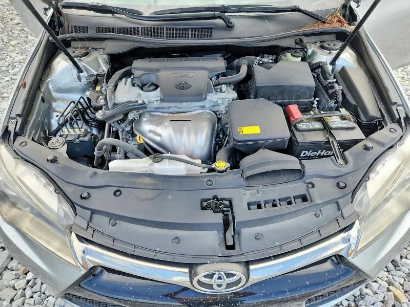 2015 TOYOTA CAMRY SE  