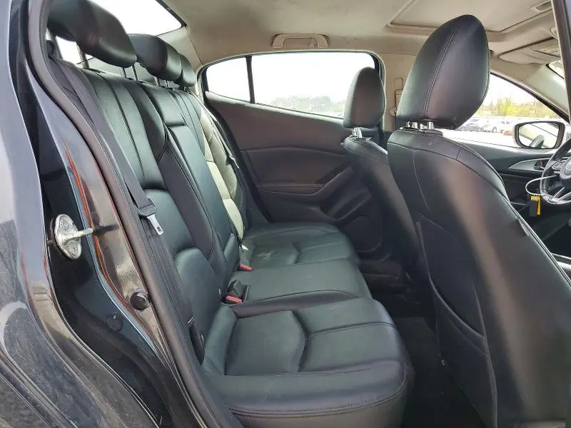 2018 MAZDA 3 TOURING  