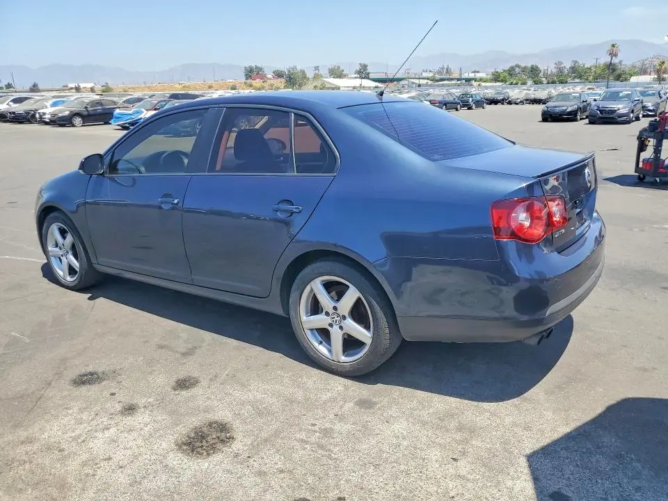 2010 VOLKSWAGEN JETTA LIMITED  