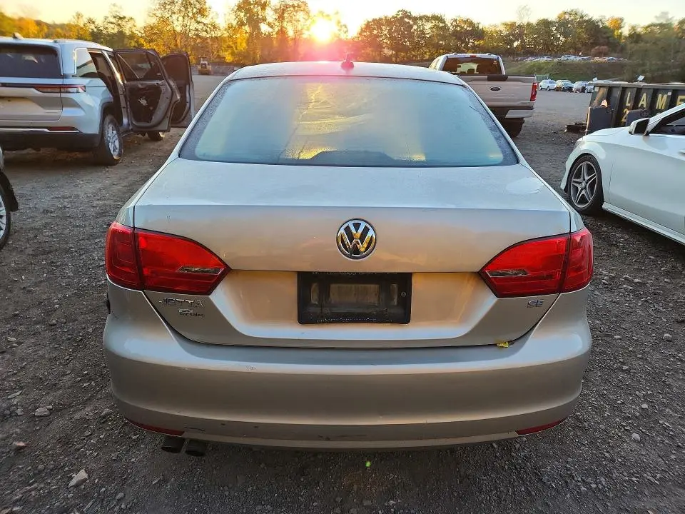 2014 VOLKSWAGEN JETTA SE  