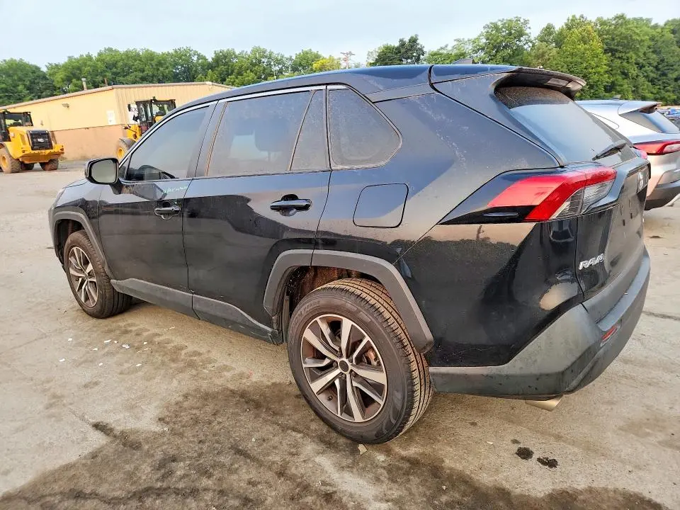 2022 TOYOTA RAV4 LE  