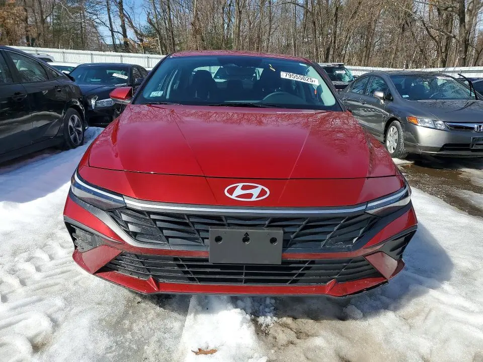 2024 HYUNDAI ELANTRA SE  