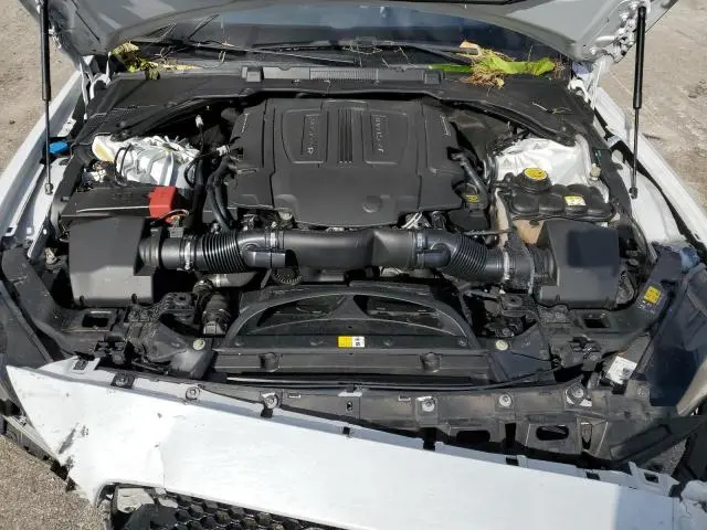 2017 JAGUAR XE R - SPORT  