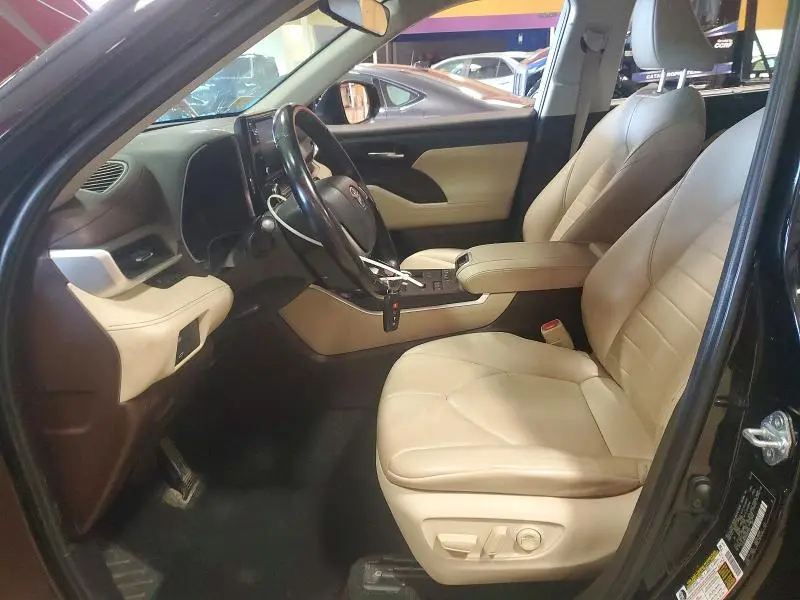 2021 TOYOTA HIGHLANDER XLE  