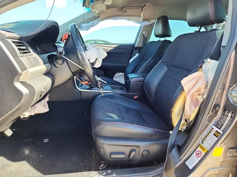 2016 TOYOTA CAMRY SE  