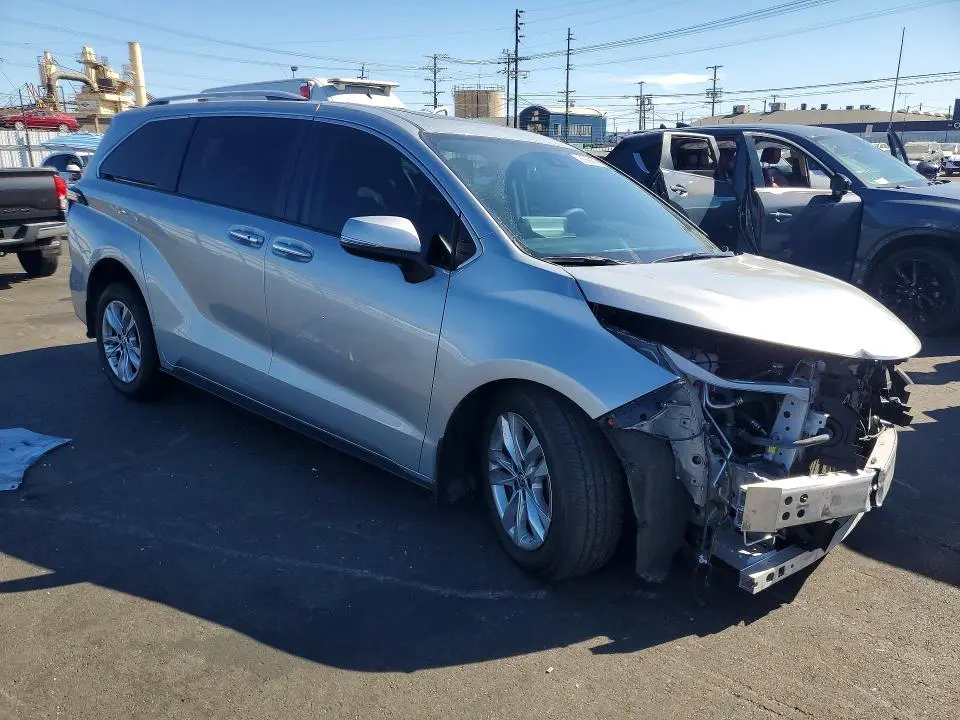 2023 TOYOTA SIENNA LIMITED 7-PASSENGER  