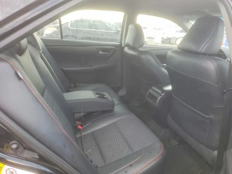 2015 TOYOTA CAMRY SE  