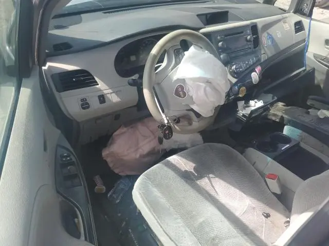 2013 TOYOTA SIENNA LE  
