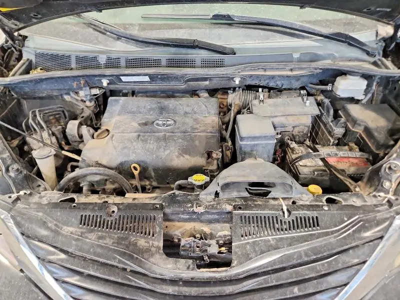 2011 TOYOTA SIENNA LE  