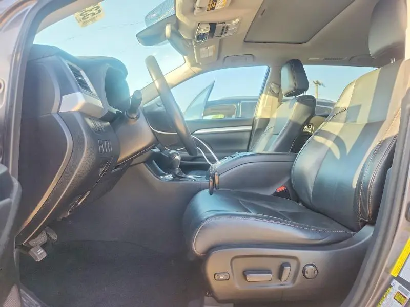 2017 TOYOTA HIGHLANDER XLE  