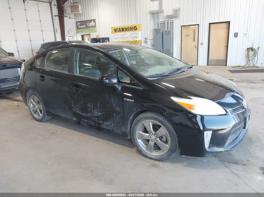 2013 TOYOTA PRIUS THREE SE