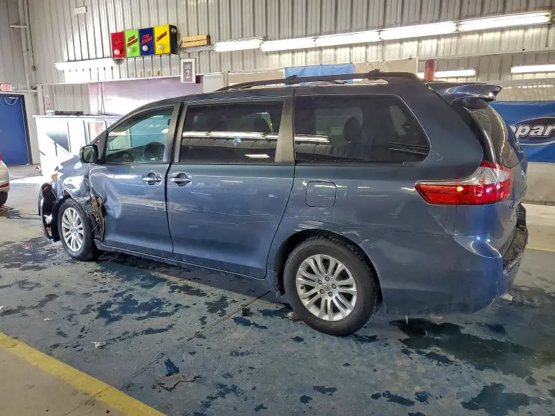 2015 TOYOTA SIENNA XLE  