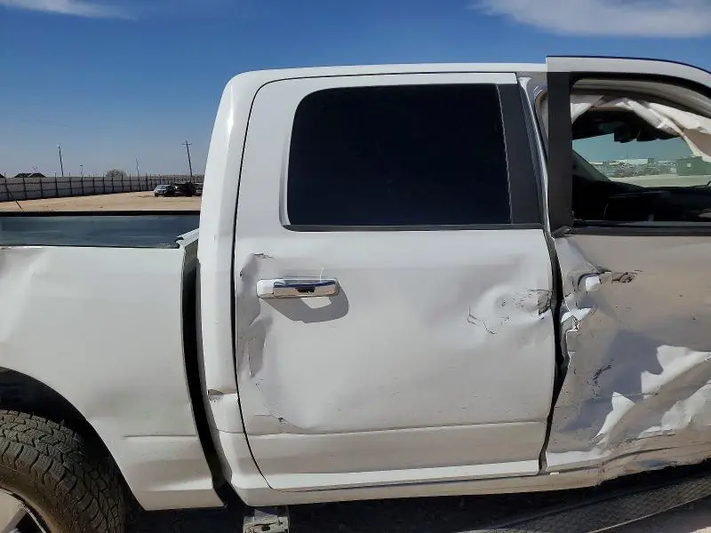 2017 RAM 1500 SLT  