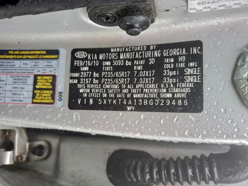 2011 KIA SORENTO BASE  