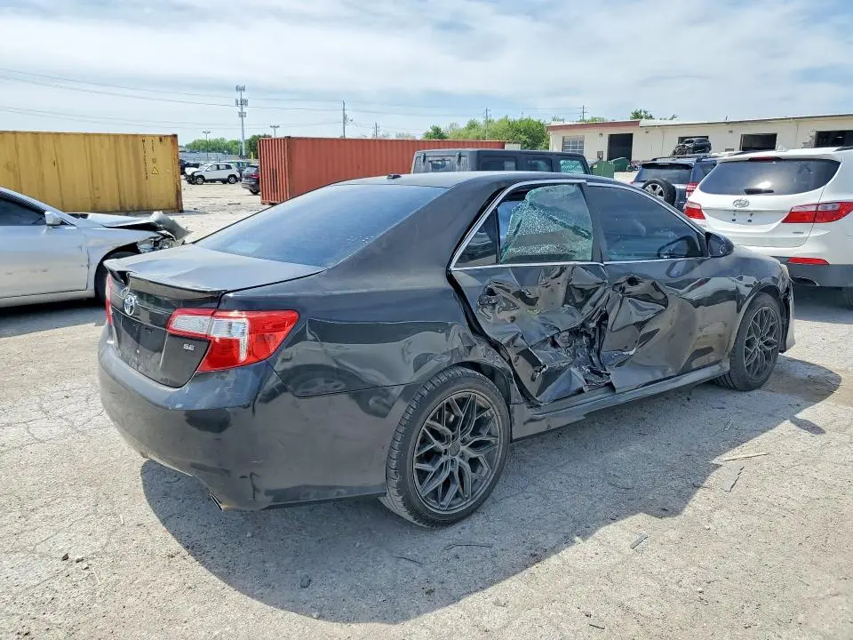 2013 TOYOTA CAMRY SE  
