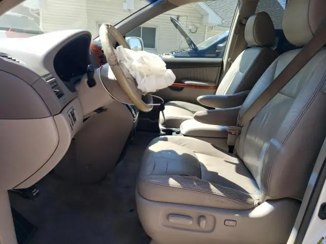 2010 TOYOTA SIENNA XLE  