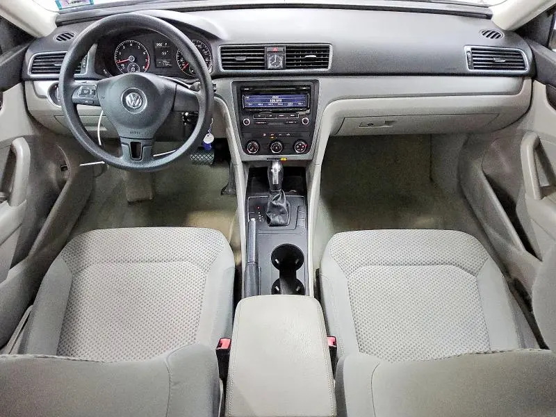 2013 VOLKSWAGEN PASSAT S  