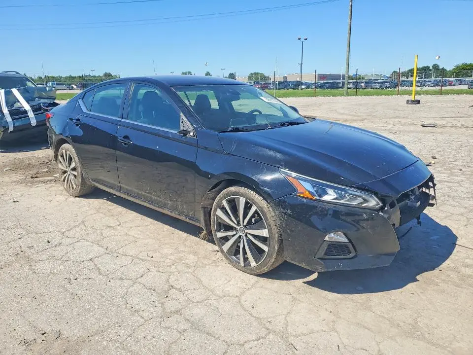 2021 NISSAN ALTIMA SR  