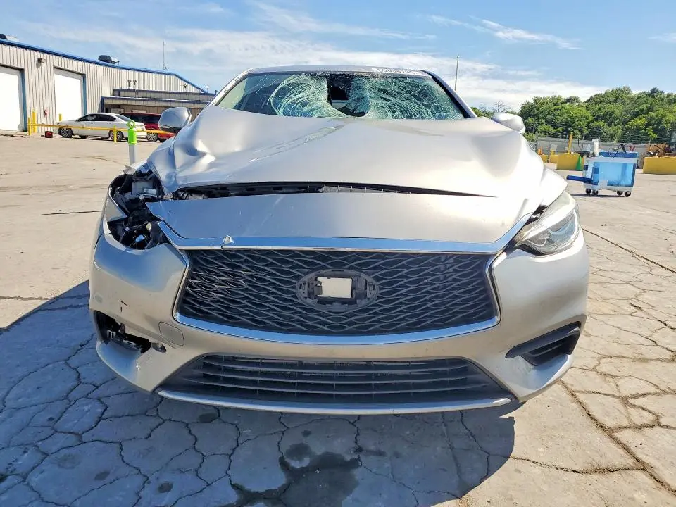 2018 INFINITI QX30 PURE  