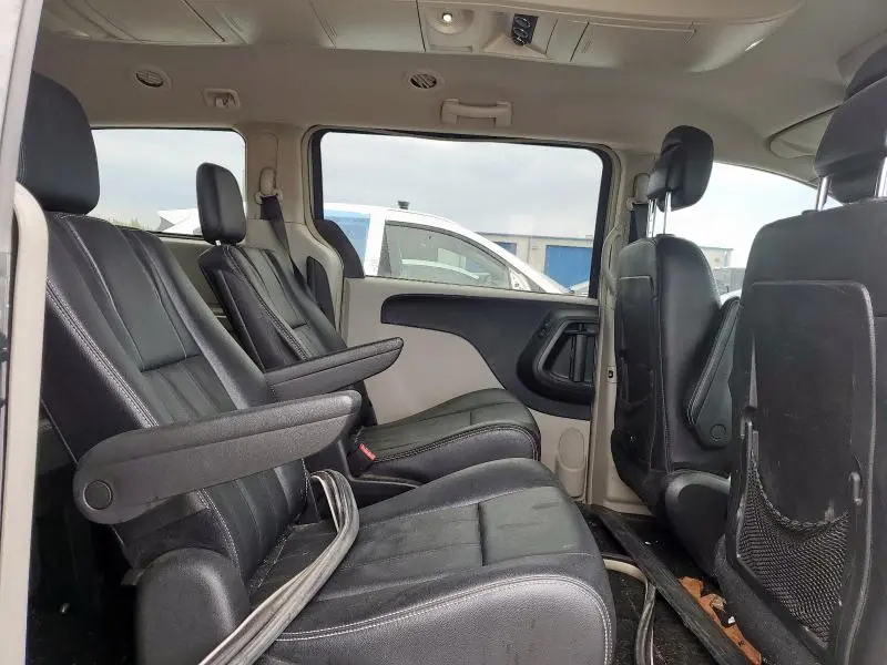 2015 CHRYSLER TOWN & COUNTRY LX  