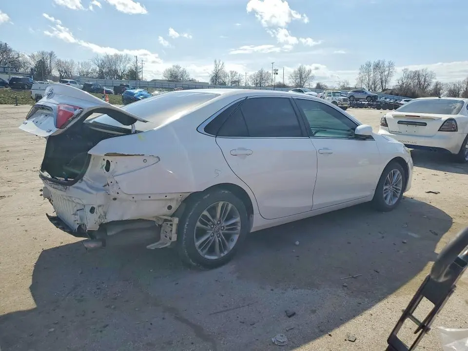 2016 TOYOTA CAMRY SE  