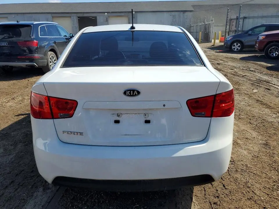 2013 KIA FORTE LX  