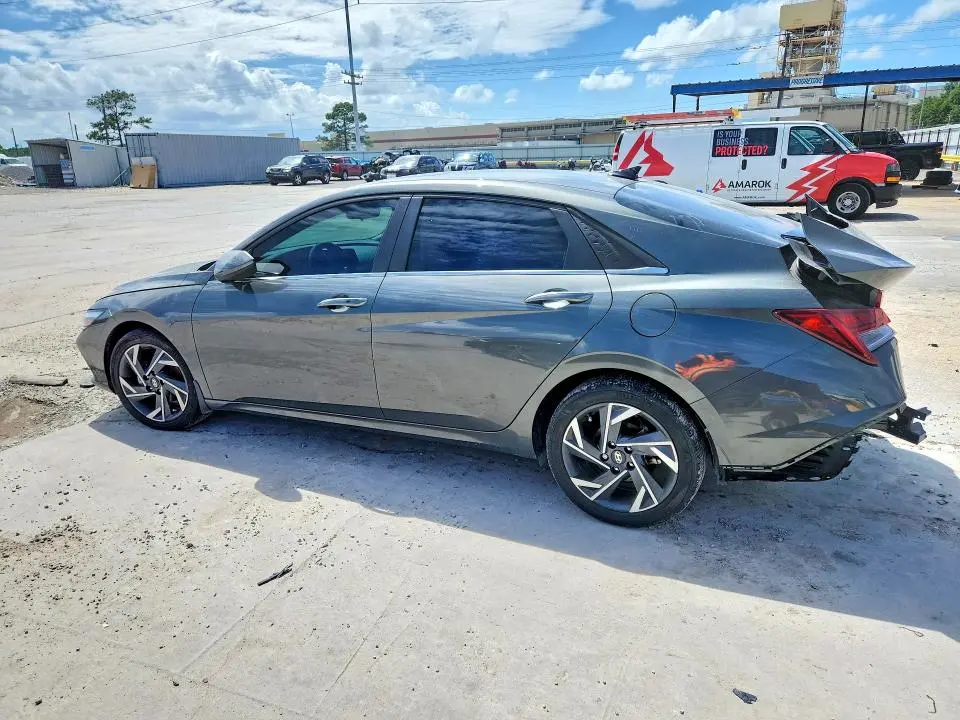2024 HYUNDAI ELANTRA SEL  