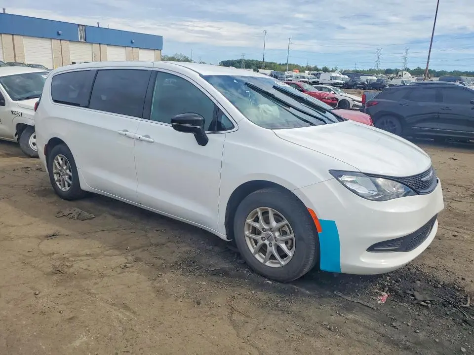 2025 CHRYSLER VOYAGER LX  