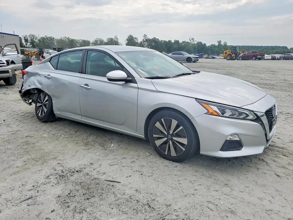 2022 NISSAN ALTIMA SV  