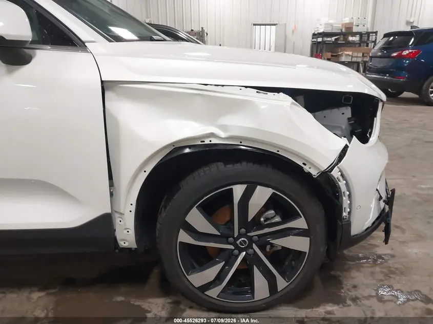 2024 VOLVO XC40 B5 ULTIMATE BRIGHT THEME