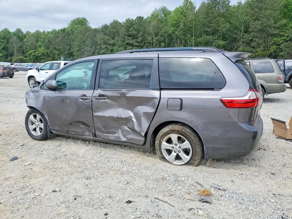 2016 TOYOTA SIENNA LE  
