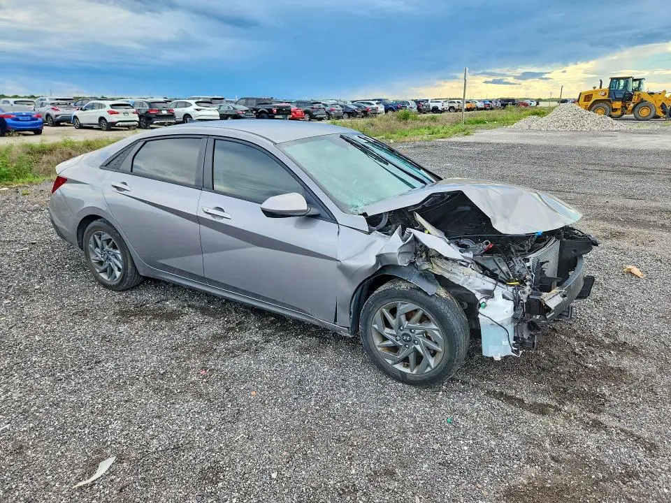 2024 HYUNDAI ELANTRA SEL  