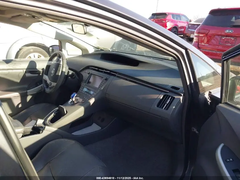 2010 TOYOTA PRIUS III