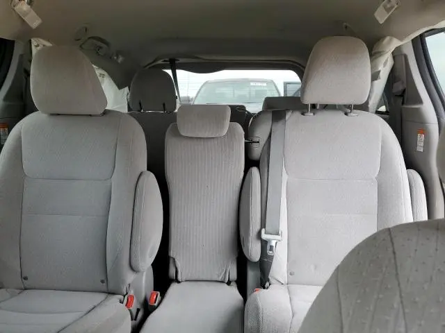2020 TOYOTA SIENNA LE  